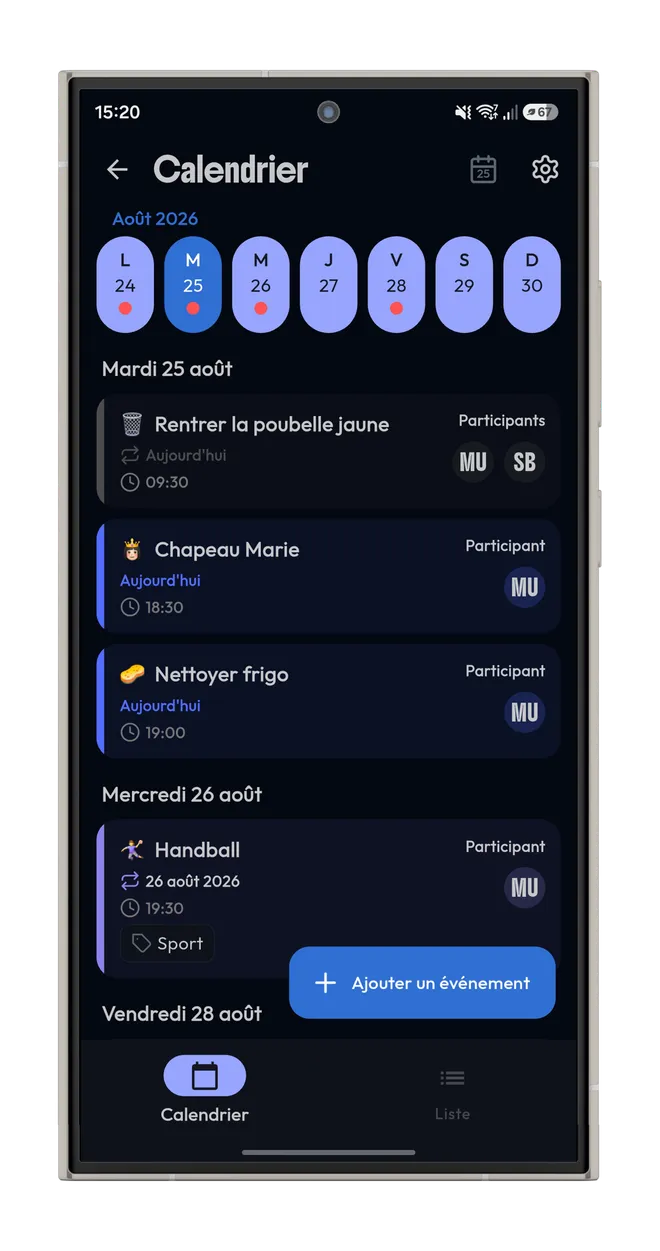 La vue calendrier de Shadom : une semaine avec des événements colorés, leurs emoji, leurs participants et un tag